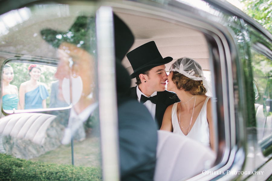 Great Gatsby couple kissing in vintage car in Vancouver Island wedding