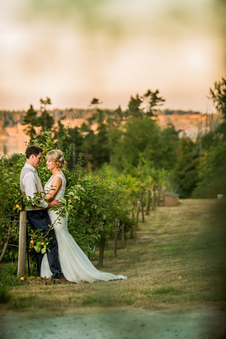 Sunset Suns Golden Kiss West Coast Weddings Magazine