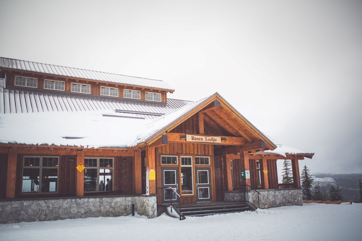 Beautiful West Coast Wedding by Chelsea Dawn Photography | Luz Bridal | Hudsons Bay | Outlooks for Men | Thrifty Foods | Mount Washington | West Coast Weddinss Magazine | BC Wedding Magazine