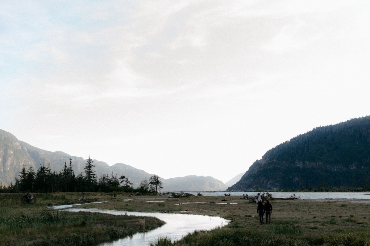 Squamish Engagement Photos by Hennygraphy West Coast Weddings Magazine Couple walk towards mountains