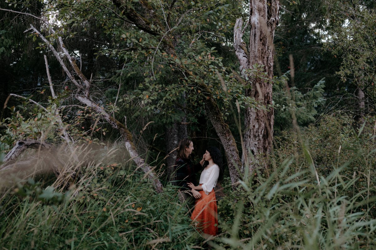 Squamish Engagement by Hennygraphy West Coast Weddings Magazine Kissing by a tree