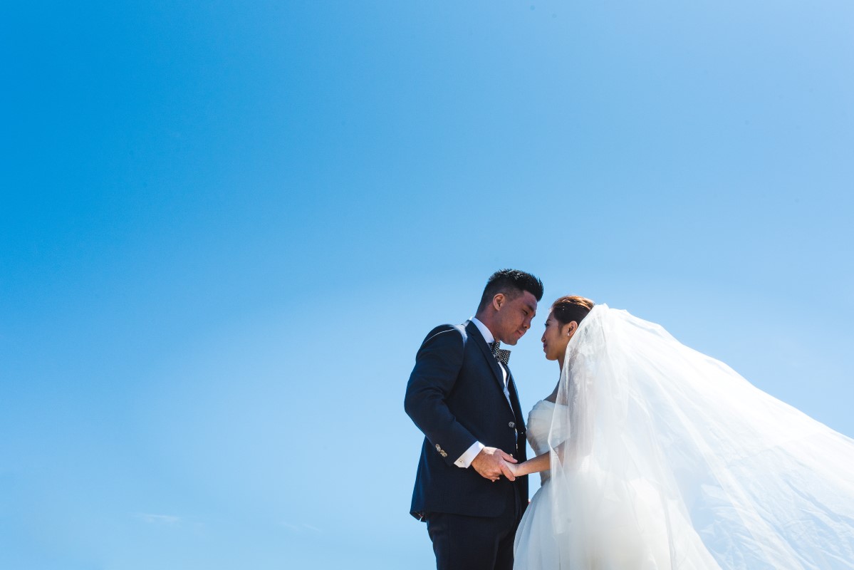 Oak Bay Beach Hotel Wedding of Ricky and Hannah with Jesse Holland and West Coast Weddings Magazine