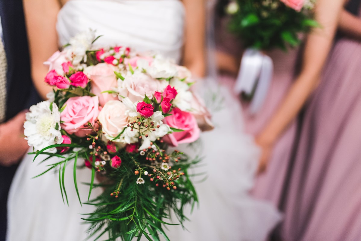 Oak Bay Beach Hotel Wedding of Ricky and Hannah with Decorate Victoria bridal bouquet