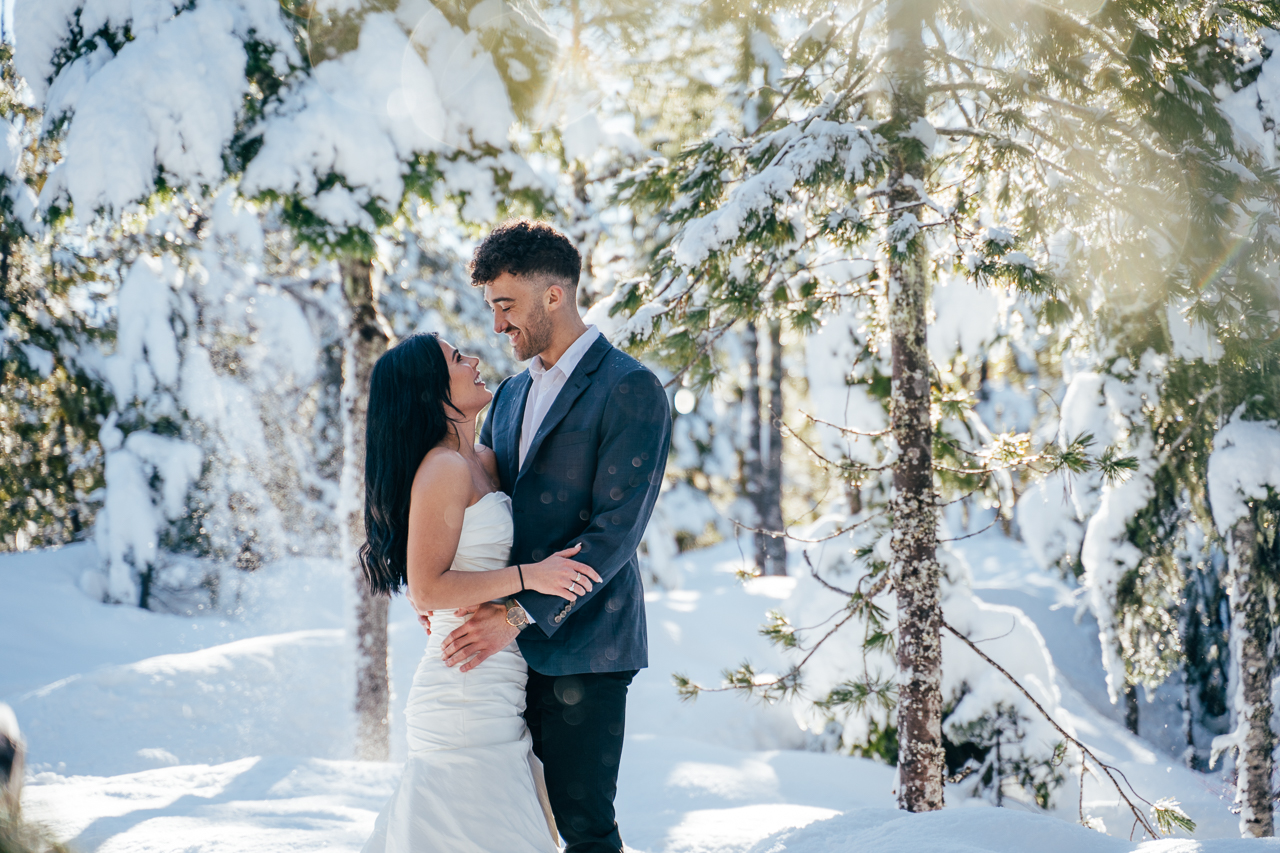 Sea to Sky Winter Dreamscape by Helen Sarah Photography Love on the Sky Bridge Vancouver Wedding Magazine