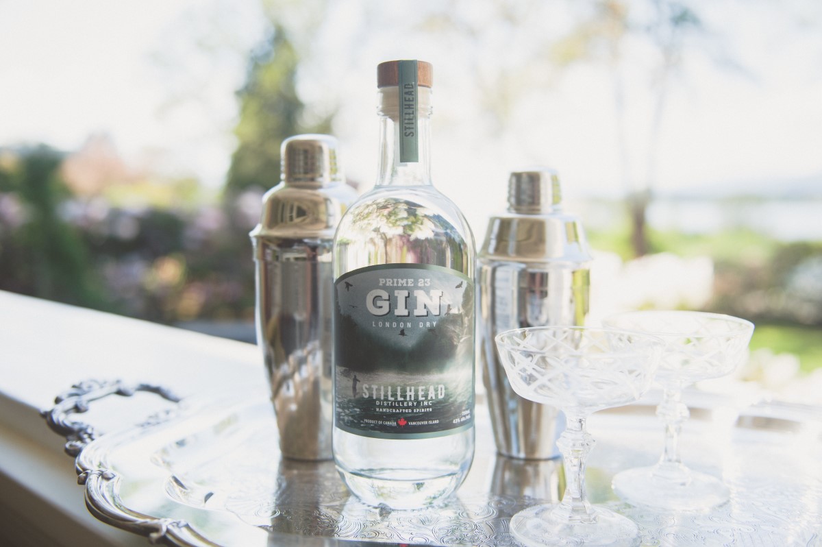 Gin drinks with Stillhead Distillery in Cowichan Valley Local Love Weddings