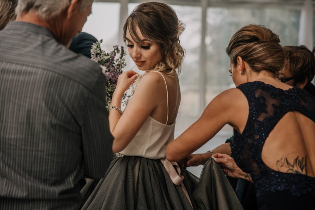 Sweet Memories of Bride Getting Ready