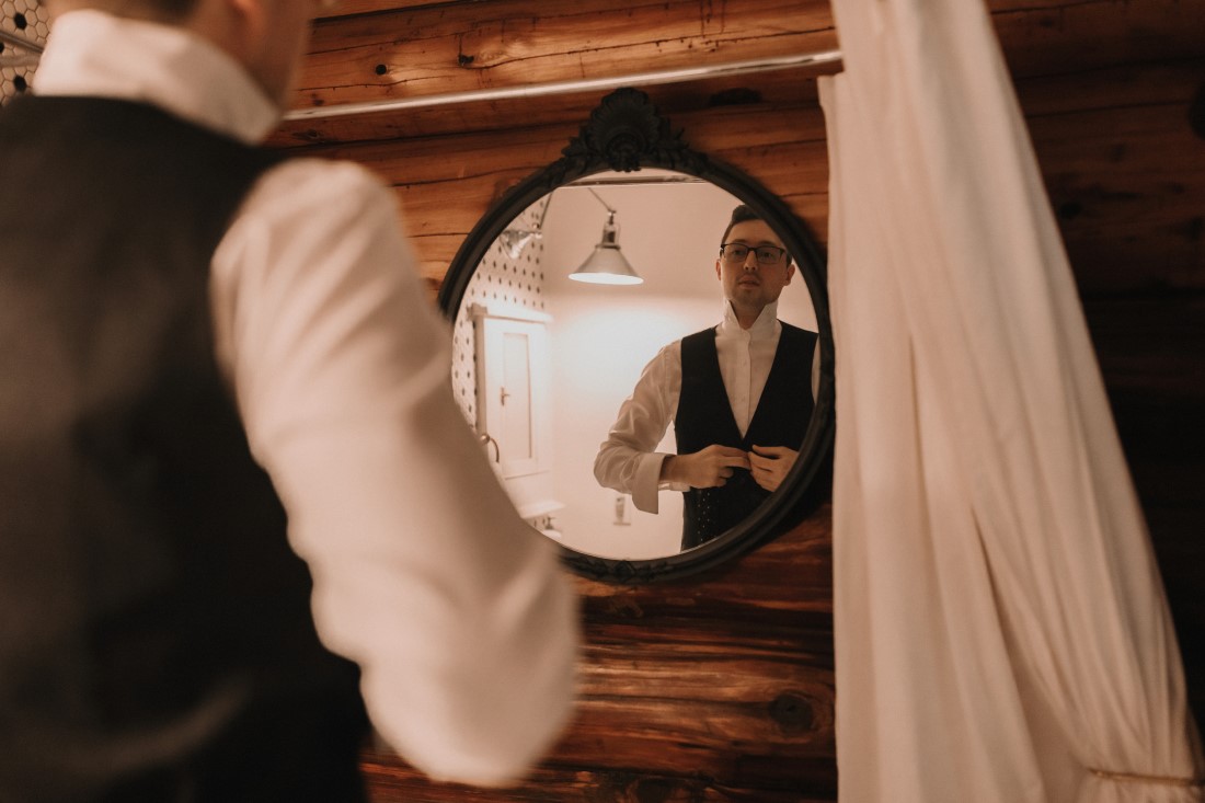 Groom buttons shirt getting ready for wedding by Jennifer Picard Photography