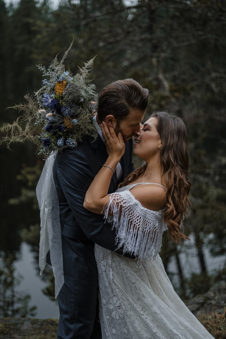 Romantic Elopement at Spectacle Lake