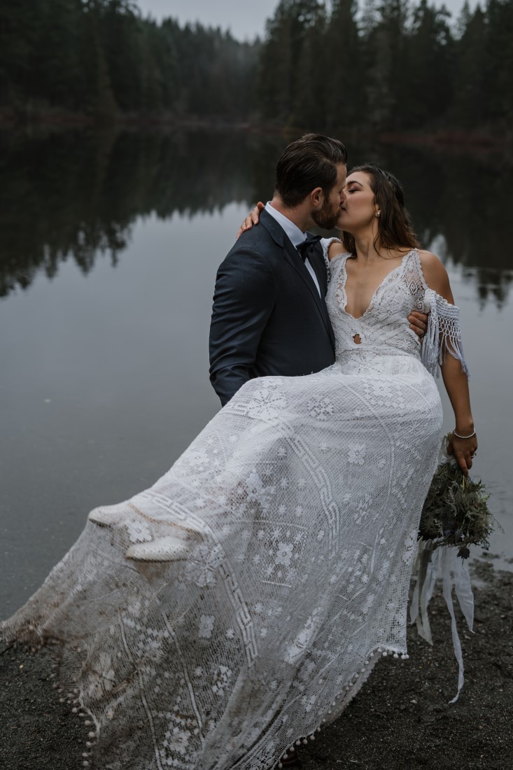 Romantic Elopement on Spectacle Lake