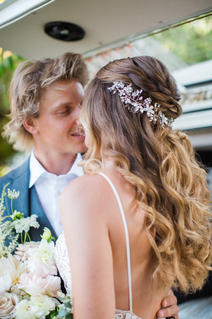 Eloping couple kiss during Covid wedding in Vancouver