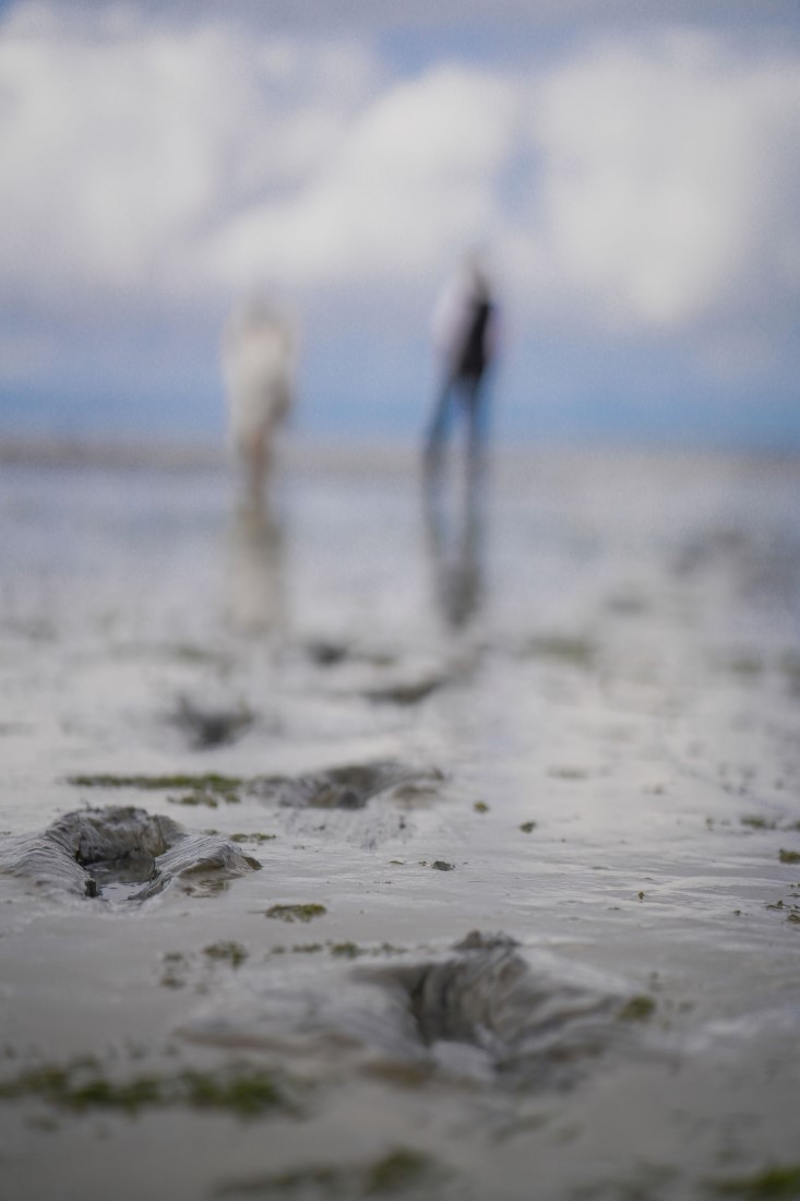 Newlyweds walk along the beach in Vancouver by Chuunice Photography