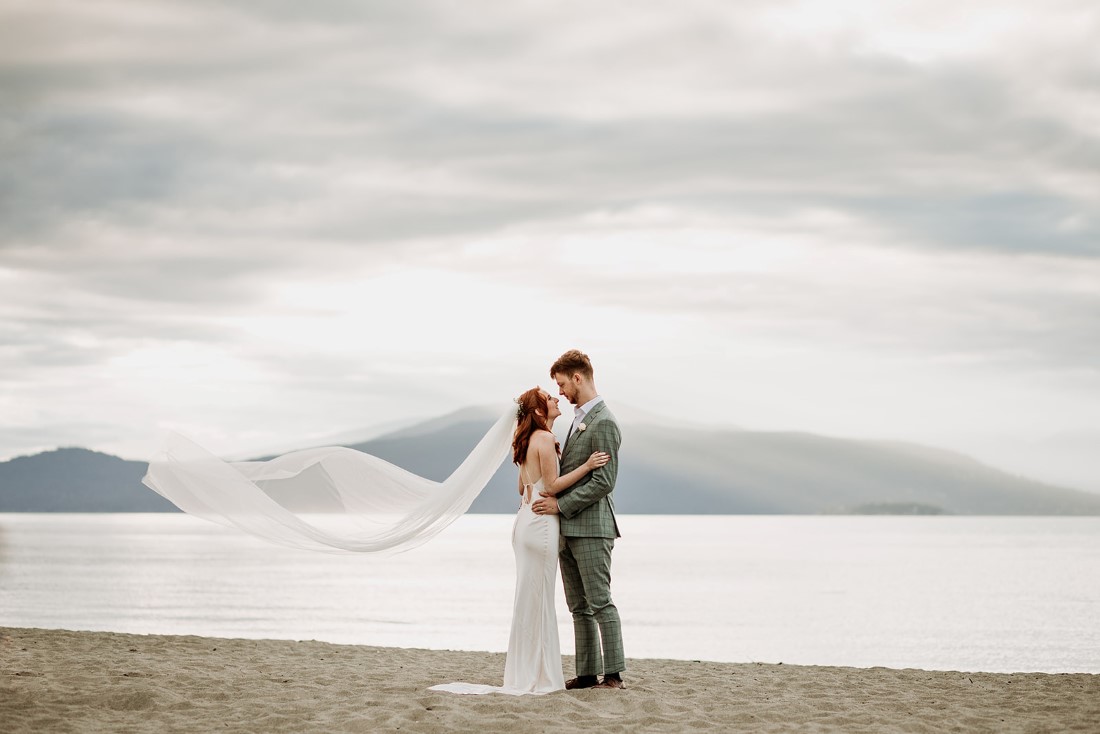 Newlyweds with Vancouver mountains behind them