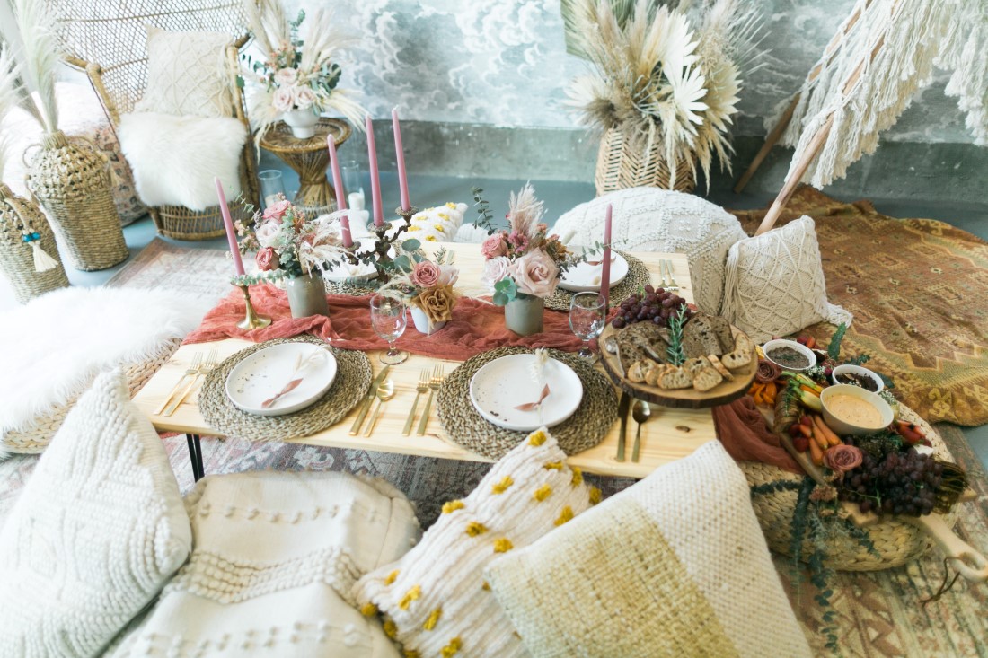 Macramé Boho Simply Sweet Photography sweethearts table with decorative pillows