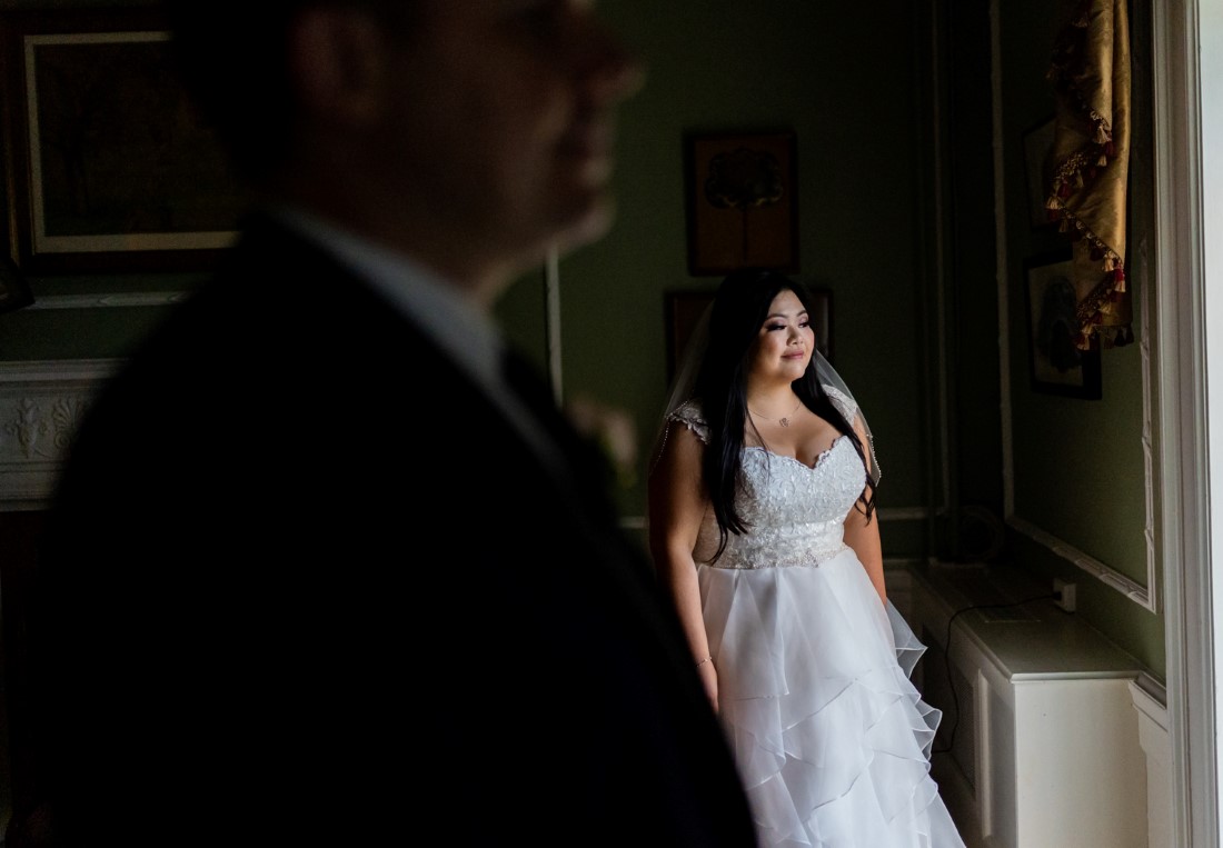 Newlyweds portrait at Hycroft Manor by Justin Kho Photography