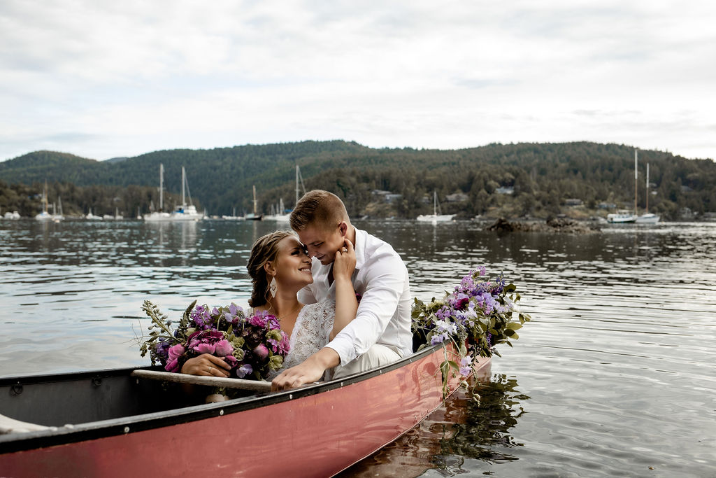 Canoe for Two wedding kisses